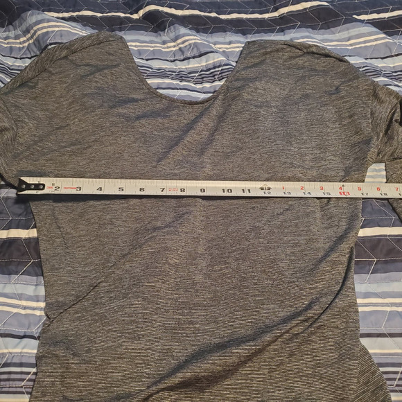 Lucy Size S Manifest Deep V-Back Ruched Sides Gray Space Dye Long Sleeve Tunic - Picture 9 of 10